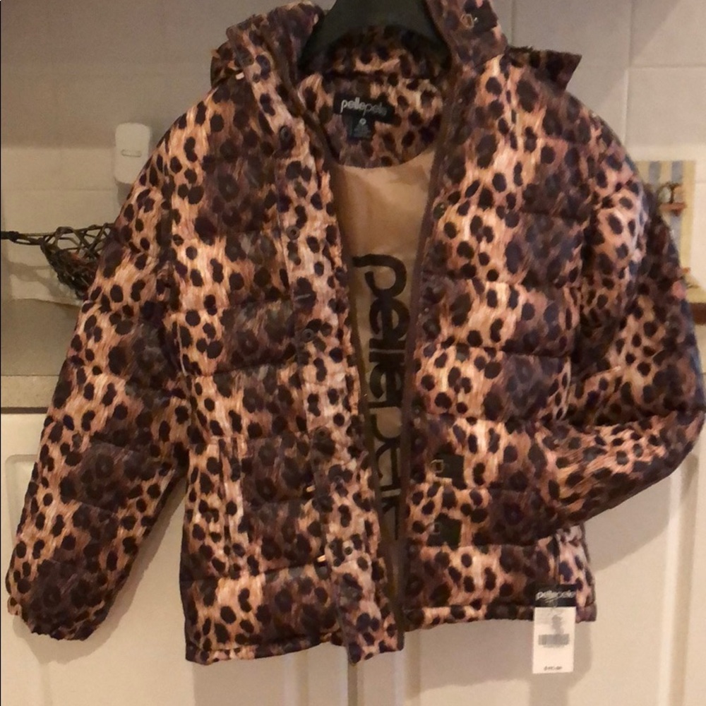 Pellepelle coat women’s sizes M  (NEW)